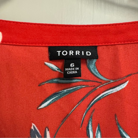 Torrid Lexi Red Floral High Low Georgette Tunic Size 6X Roll Tab Sleeves - Picture 4 of 15